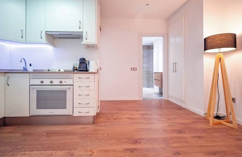 El Pilar Apartment | Next to the Silk Exchange and Central Market