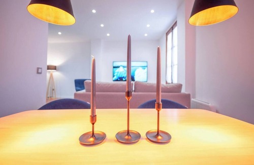 El Pilar Apartment | Next to the Silk Exchange and Central Market