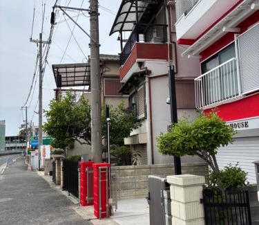 Neyagawa House | NEYAGAWA HOUSE!, It is red cute house at 3 min walk from Keihan Kayashima Station, 京阪電車 萱島駅から徒歩3分の所にある赤いかわいい一棟貸しの家です, 家の前の駐車場はサイズ制限あり, サイズ超過は徒歩1分のコインパーキングをご利用下さい,