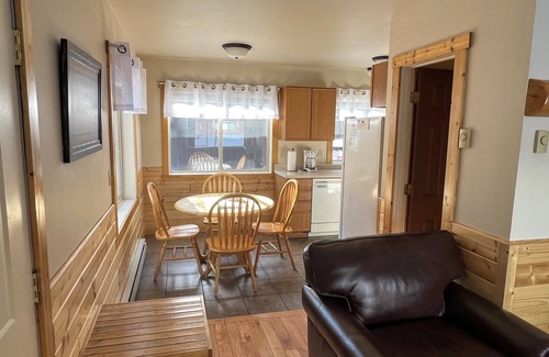 West Yellowstone House | Nez Perce Creek Cabin 122C, Cozy 2 Bedroom 1.5 Bath 6 Blocks to Yellowstone
