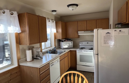 West Yellowstone House | Nez Perce Creek Cabin 122C, Cozy 2 Bedroom 1.5 Bath 6 Blocks to Yellowstone