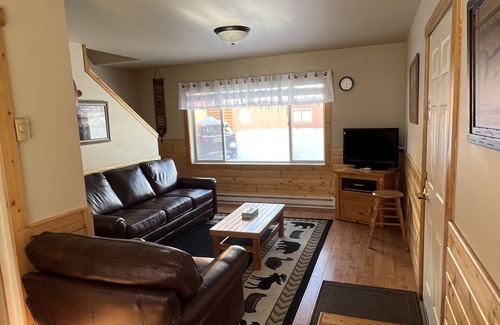 West Yellowstone House | Nez Perce Creek Cabin 122C, Cozy 2 Bedroom 1.5 Bath 6 Blocks to Yellowstone