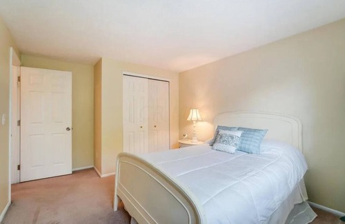 Powell House | Family & Friends, 5BR 3BA Home Near Zoo , 10 min to OSU Downtown