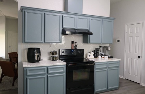 Killeen House | nFamily-sized home: 4 rooms, 2 bathrooms, garage, and patio.