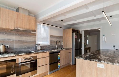 Ngongotaha House | Ngongotaha Lakeside Home