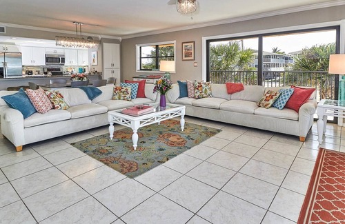 Indian Shores Condo | nGulf Front Paradise-Wraparound Balcony-Pool-Breathtaking View