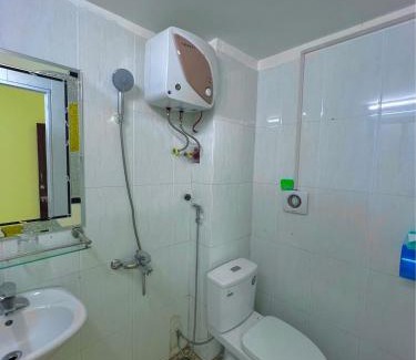 Mong Cai Hotel | Nhà Nghỉ Hương Sen