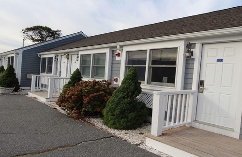 Dennis Port Apartment | nHEATED POOL,INDOOR POOL,bbq,PARKING,ACTIVITIES ,MINIGOLF