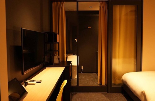 Higashikanda Apartment | Nhotel HigashiKanda twin room / Chiyoda-ku Tokyo