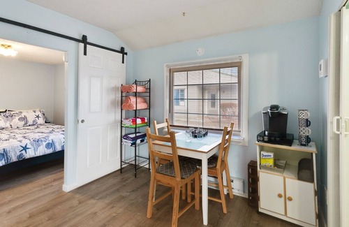 Vermilion House | Niagara Rd Cottage in perfect location to visit Lake Erie or Cleveland by RedAwning