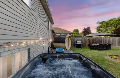 Thorold House | Niagara Retreat|HotTub|Sauna|Games|15 Min to Falls