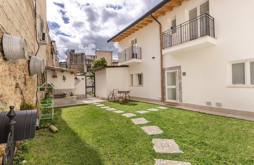 Palermo Apartment | NICA comfortable apartment with attention to detail with private garden