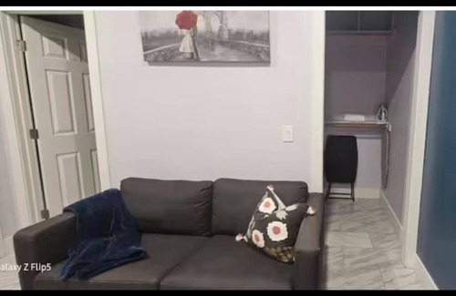 Sacramento Apartment | Nice 1 bedroom 1- bathroom studio in Sacramento with WiFi, AC. Enjoy your stay.