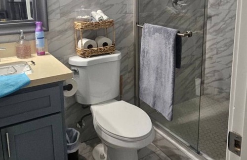 Sacramento Apartment | Nice 1 bedroom 1- bathroom studio in Sacramento with WiFi, AC. Enjoy your stay.