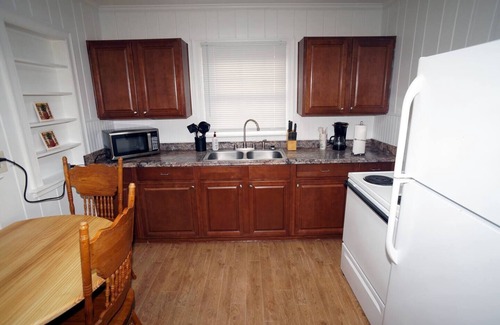New Bern Cottage | Nice 2 BR Cottage Near Downtown WIFI and Kitchennn