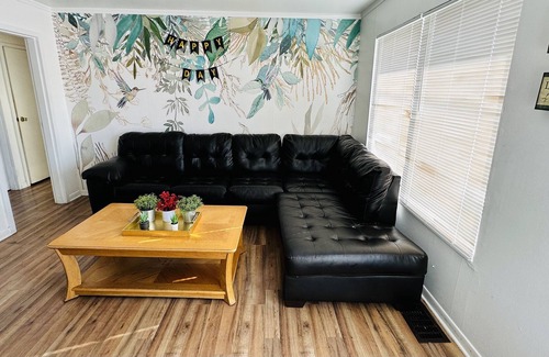 Waukegan House | Nice 2Bedroom Suite: Nearby Navy base, 6Flags