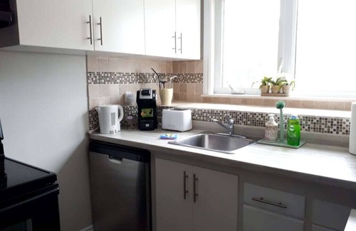 Newmarket House | NICE 3bdr BUNGALOW NEAR TORONTO
