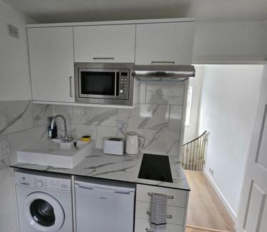 Carshalton Central Apartment | Nice and Cosy One Bed Flat