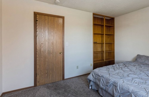 Iowa City Condo | Nice and cozy 2 bedroom 1 bathroom condo near downtown Iowa City!