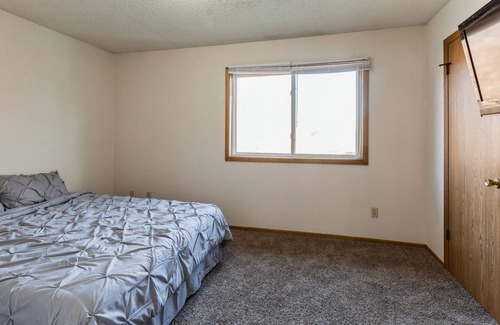 Iowa City Condo | Nice and cozy 2 bedroom 1 bathroom condo near downtown Iowa City!