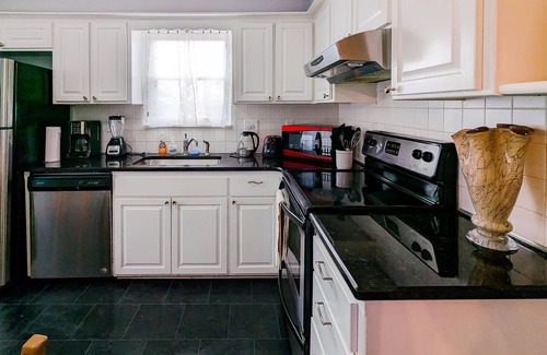 Overland Park House | Nice and cozy duplex close to everything in KC!