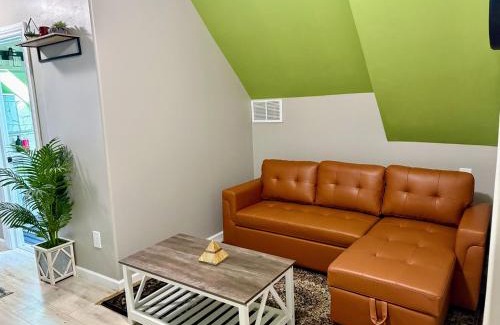 Buffalo Apartment | Nice and cozy whole house 25min to Niagara falls