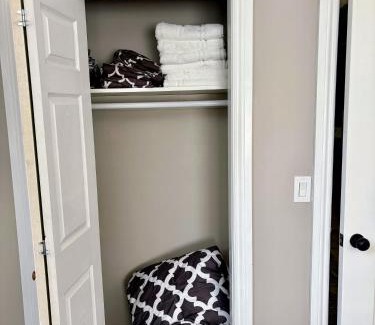 Buffalo Apartment | Nice and cozy whole house 25min to Niagara falls