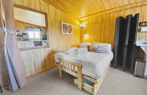 Mammoth Creek House | Nice and Knotty Cabin