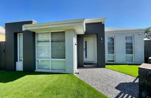 Canning Vale Apartment | Nice and Neat House for your Journey - Renovated