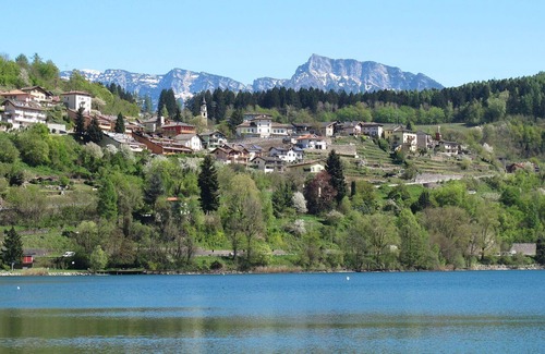Caldonazzo Apartment | Nice apartment for 4 people with WIFI, TV, patio, pets allowed and parking