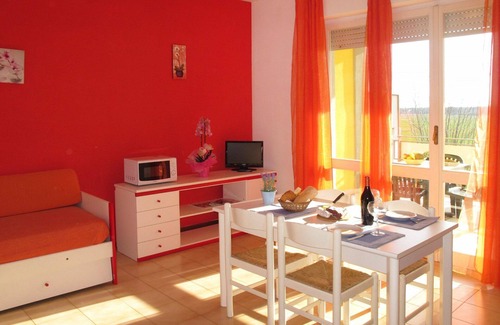 Luni Mare Apartment | Nice apartment for 4 people with WIFI, A/C, pool, TV, balcony, pets allowed and parking