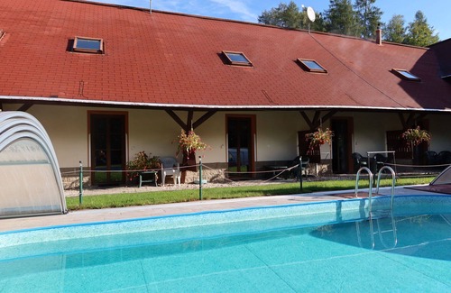 Desna Apartment | Nice apartment for 4 people with pool, WIFI, TV and patio