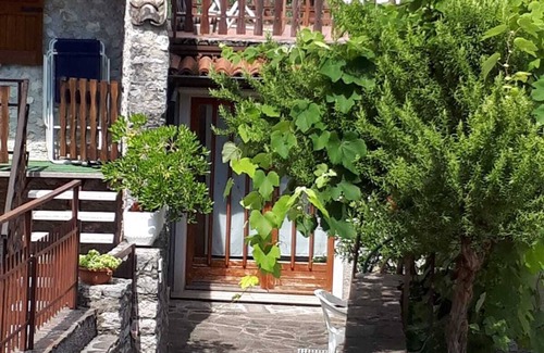 Castelletto House | Nice apartment with courtyard and garden