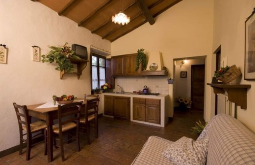Colle di Val d'Elsa House | Nice apartment in villa for 4 people with pool, TV, patio, pets allowed and parking