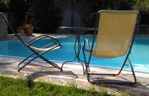 Colle di Val d'Elsa House | Nice apartment in villa for 2 guests with pool, TV, patio, pets allowed and parking