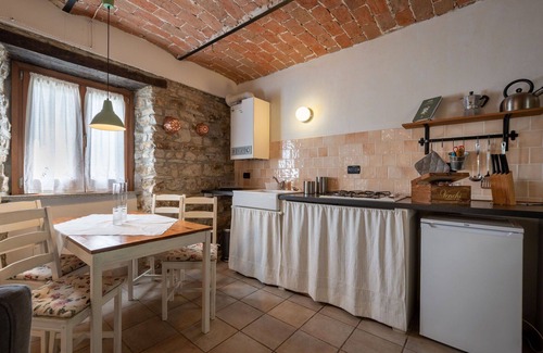 Monastero Bormida Apartment | Nice apartment for 2 people with WIFI, pool, TV and parking