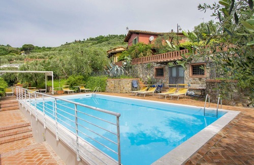 Pieve a Nievole Apartment | Nice apartment for 6 guests with hot tub, WIFI, pool, TV, patio, pets allowed and parking