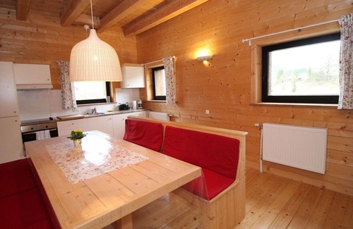 Muhldorf Apartment | Nice apartment for 9 guests with WIFI, TV and parking