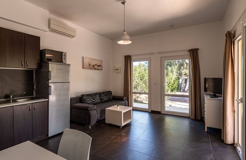 Favone Apartment | Nice apartment for 4 guests with pool, A/C, WIFI, TV, terrace and pets allowed