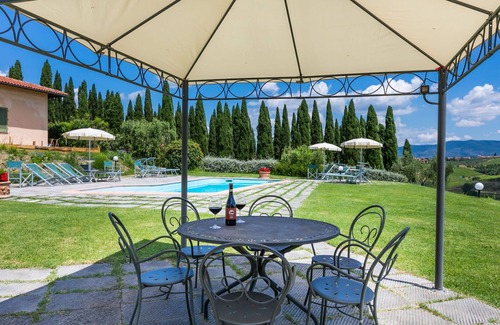 Cerreto Guidi Apartment | Nice apartment for 4 people with pool, A/C, WIFI, TV, pets allowed and parking