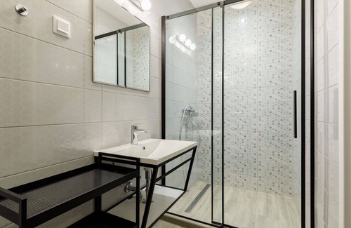 Balatonszarszo Apartment | Nice apartment for 2 people with WIFI, A/C, TV, patio and parking