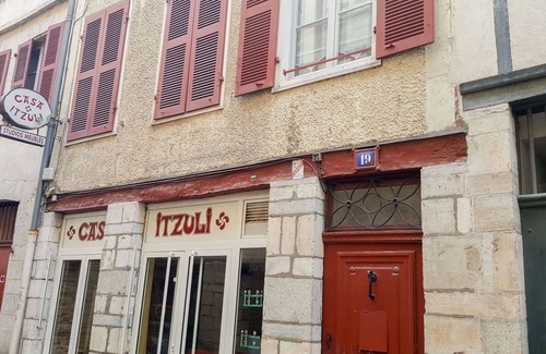 Bayonne Apartment | Nice apartment for 2 guests with WIFI and pets allowed