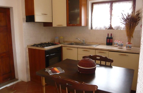 Il Poggio Apartment | Nice apartment for 2 guests with pool, WIFI, TV, patio, pets allowed, panoramic view and parking