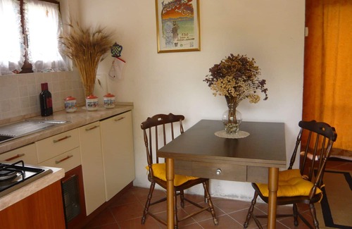 Il Poggio Apartment | Nice apartment for 2 guests with pool, WIFI, TV, patio, pets allowed, panoramic view and parking