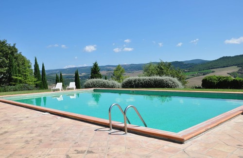 Il Poggio Apartment | Nice apartment for 2 guests with pool, WIFI, TV, patio, pets allowed, panoramic view and parking