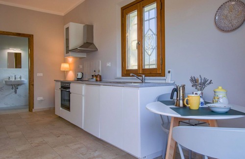 Fucecchio Apartment | Nice apartment for 2 people with WIFI, A/C, pool, pets allowed and parking