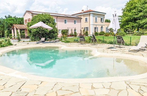 Fucecchio Apartment | Nice apartment for 2 people with WIFI, A/C, pool, pets allowed and parking