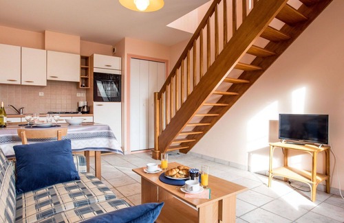 Carnac Apartment | Nice apartment for 2 people with WIFI, TV, patio, pets allowed and parking