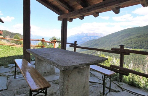 Arvier Apartment | Nice apartment for 2 people with TV, patio and parking