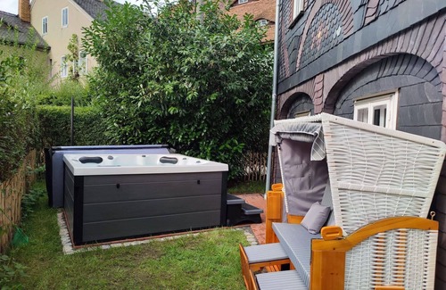 Grossschoenau Apartment | Nice apartment for 3 people with WIFI, TV, patio, pets allowed and parking